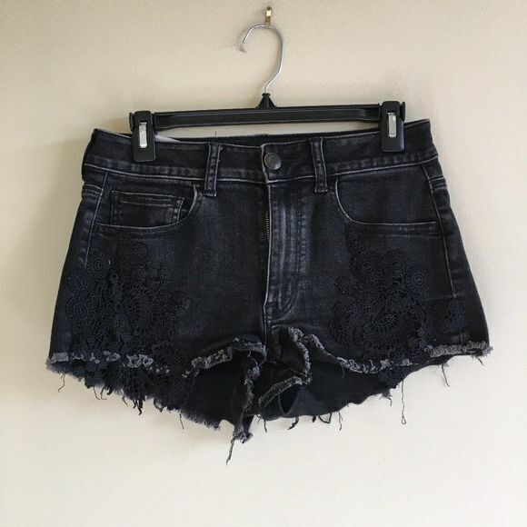 American Eagle Shortie‎ Shorts Black Embroidered Floral Denim Jeans Women - Picture 1 of 6